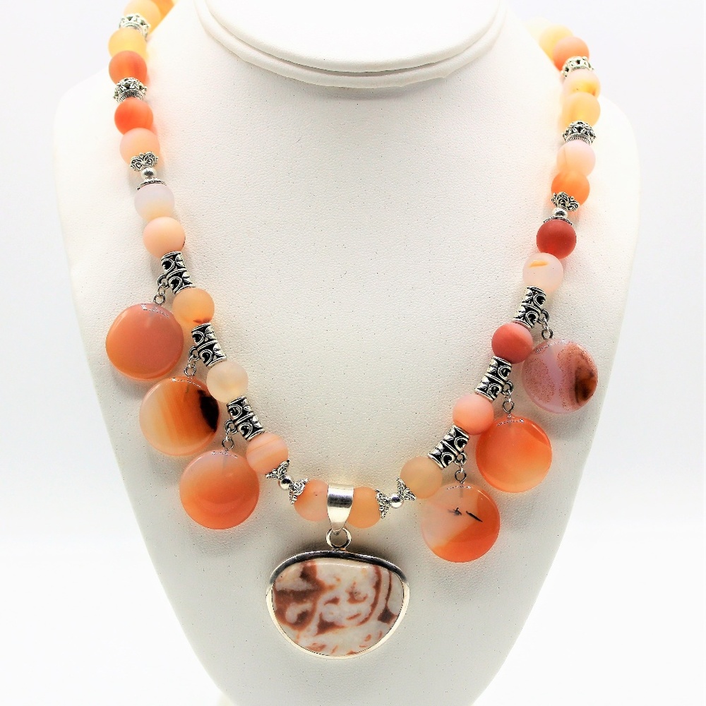 Multi pendant agate necklace